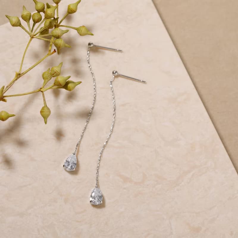 sway-drop pierced earring SV　ニッケルフリーピアス　キュービックジルコニアのしずくが揺れるおしゃれなデザイン シルバー　ロジウム