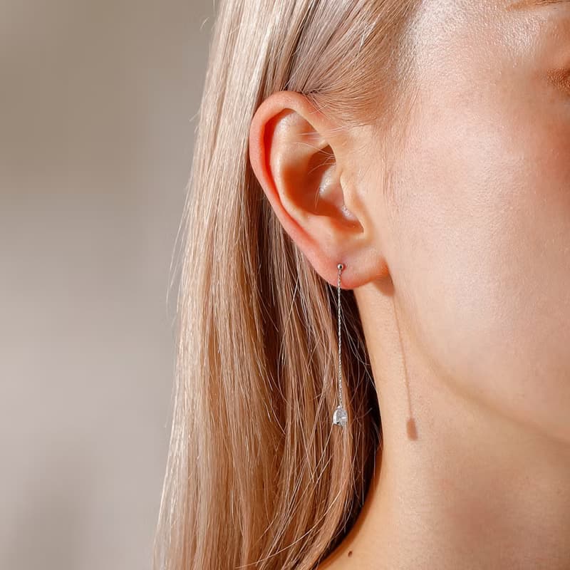 sway-drop pierced earring SV　ニッケルフリーピアス　キュービックジルコニアのしずくが揺れるおしゃれなデザイン シルバー　ロジウム