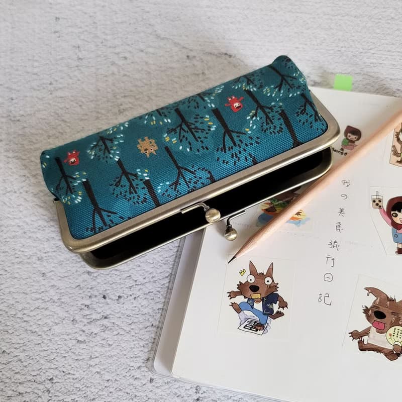 防潑水 口金包 筆袋 眼鏡套 墨鏡套 - 森林裡捉迷藏 水鴨藍