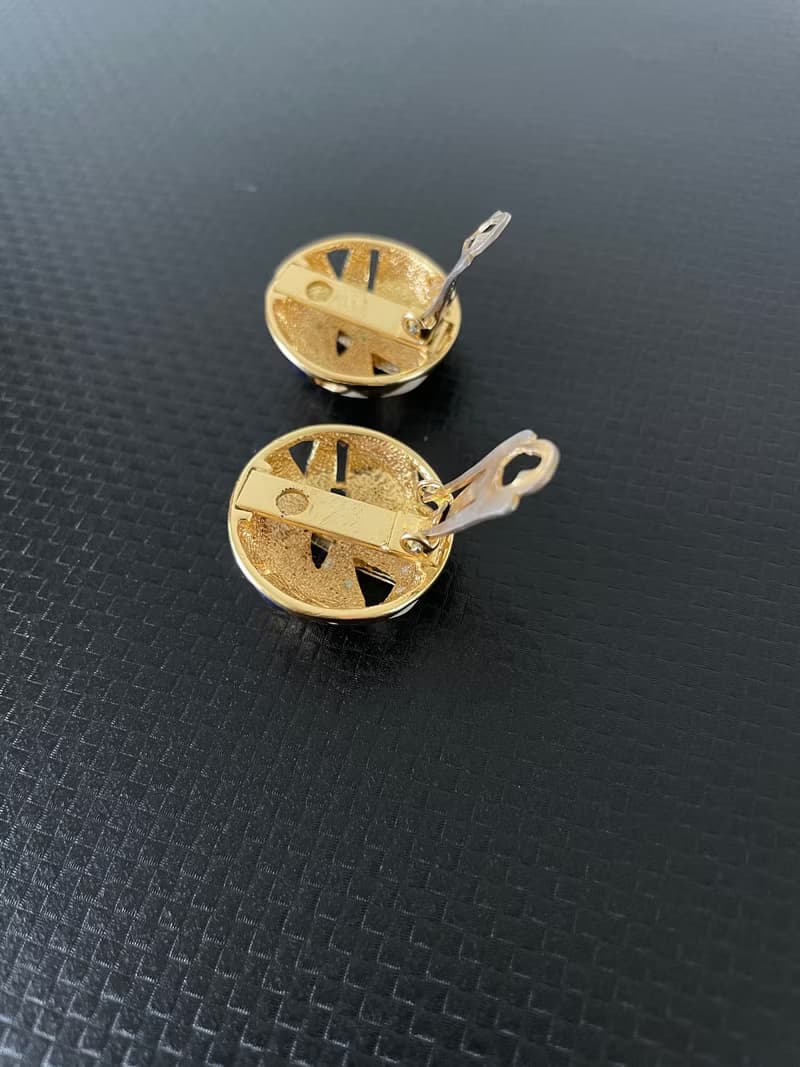 古董法國ORENA藍白琺瑯雙色幾何圓形夾式耳環,C560