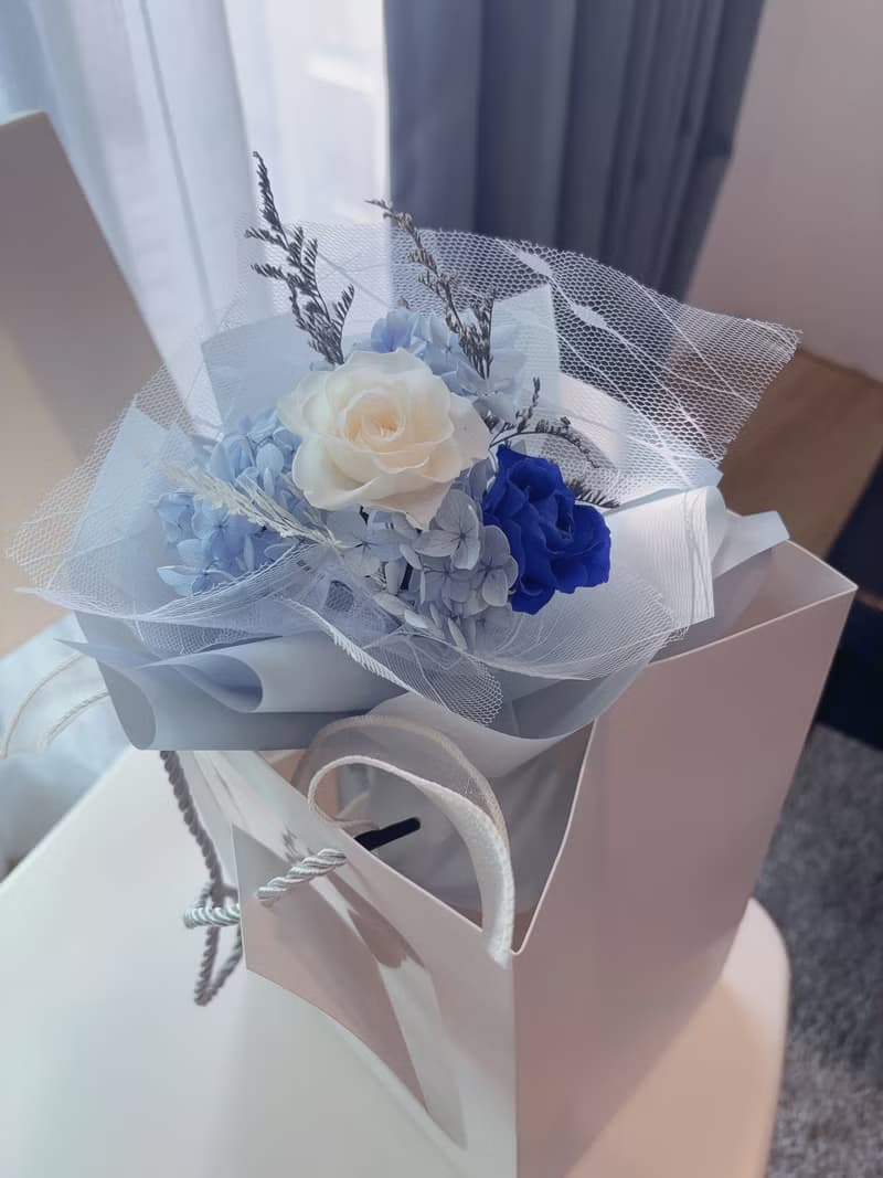 靜月藍調 日本永生玫瑰花束