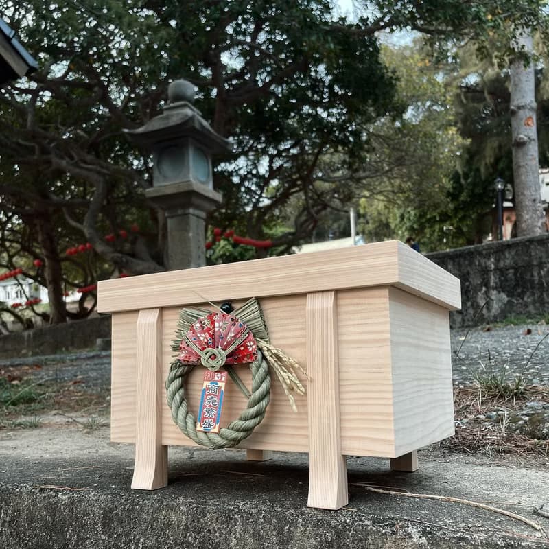 日本檜木奉納招財箱 配有裝飾性招財花環 聚財招福的秘密
