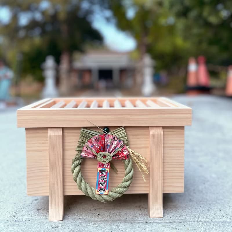 日本檜木奉納招財箱 配有裝飾性招財花環 聚財招福的秘密