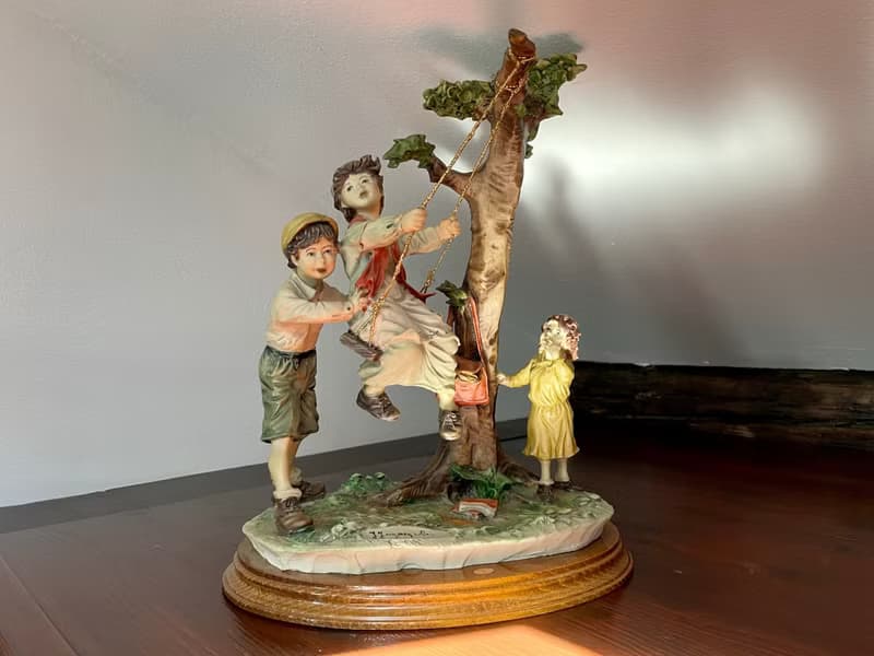 Capodimonte – Large sculpture of children on a swing