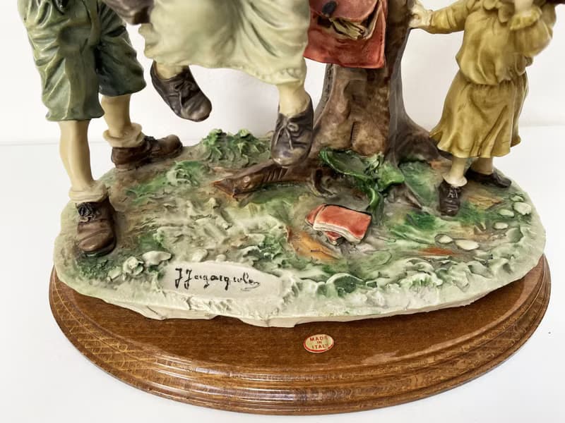 Capodimonte – Large sculpture of children on a swing