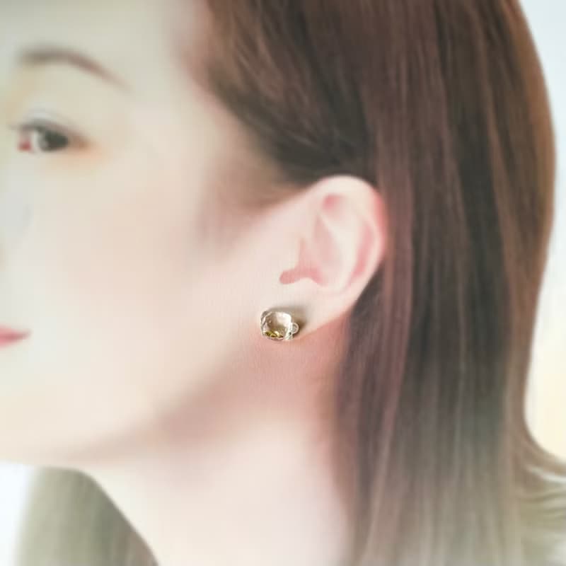 【再販】フォーマル 華やか 水晶 パール 金継ぎ ライン ピアス イヤリング ノンホールピアス 天然石 ゴールド 金   透明 クリア 小ぶり 小さい