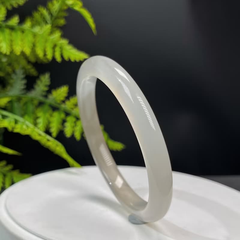 精品 漸變灰白瑪瑙手鐲 65MM 冰潤起光玉髓手環 清新寧靜平和保護