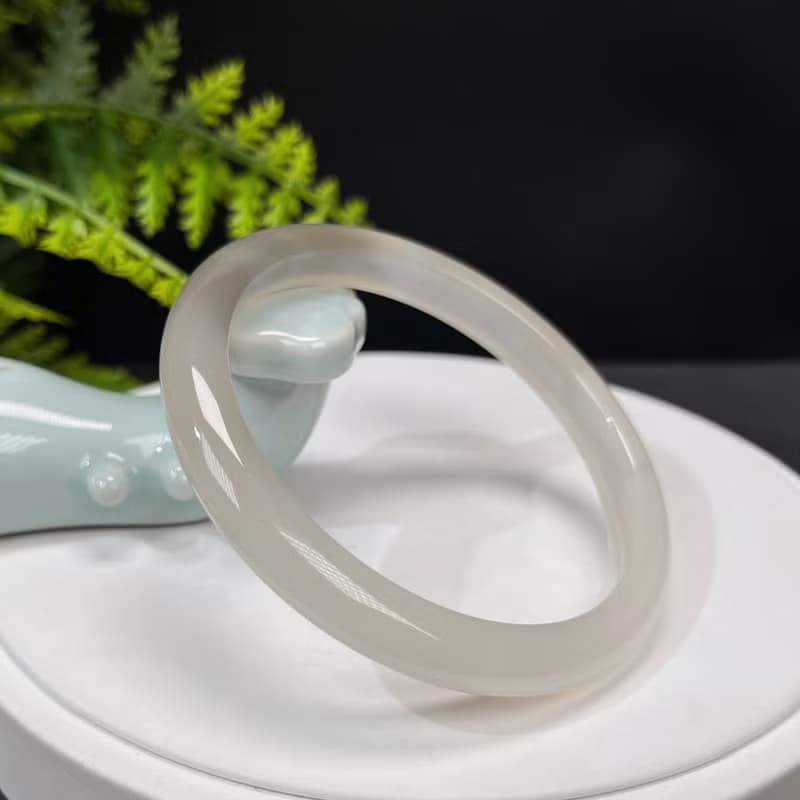 精品 漸變灰白瑪瑙手鐲 65MM 冰潤起光玉髓手環 清新寧靜平和保護