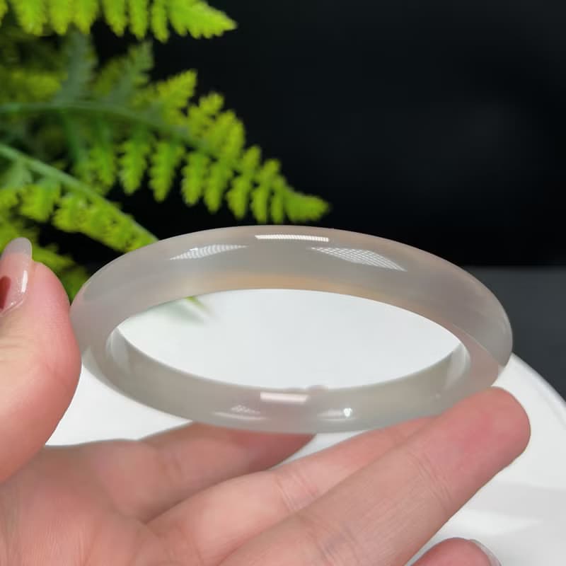 精品 漸變灰白瑪瑙手鐲 65MM 冰潤起光玉髓手環 清新寧靜平和保護