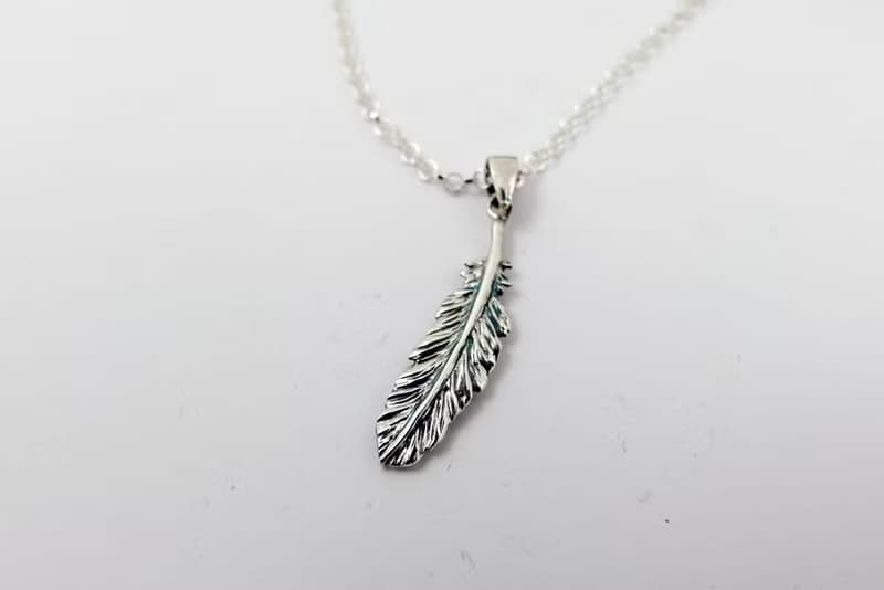 展翅羽毛項鍊 (小)染黑款