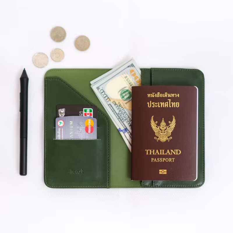 HYPE PASSPORT HOLDER - FOREST GREEN #CUTTINGMAT from Least studio.