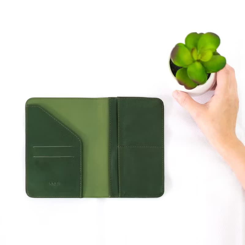 HYPE PASSPORT HOLDER - FOREST GREEN #CUTTINGMAT from Least studio.