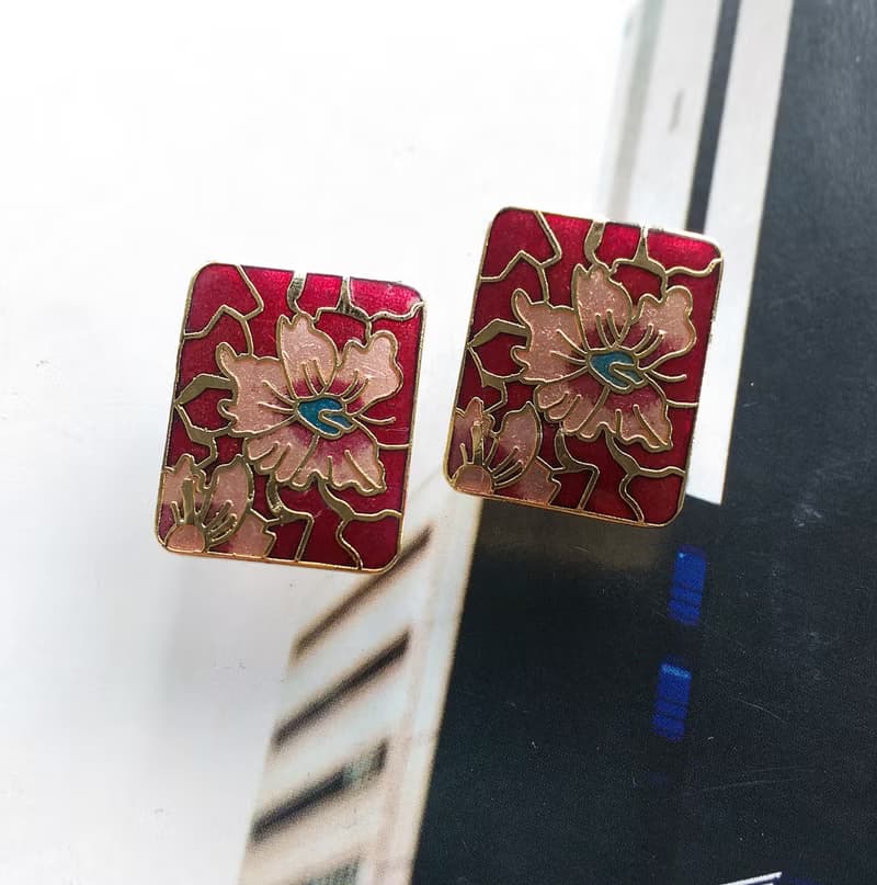 【西洋古董飾品 】早期台灣製 景泰藍-紅色調 長方花卉 針式耳環