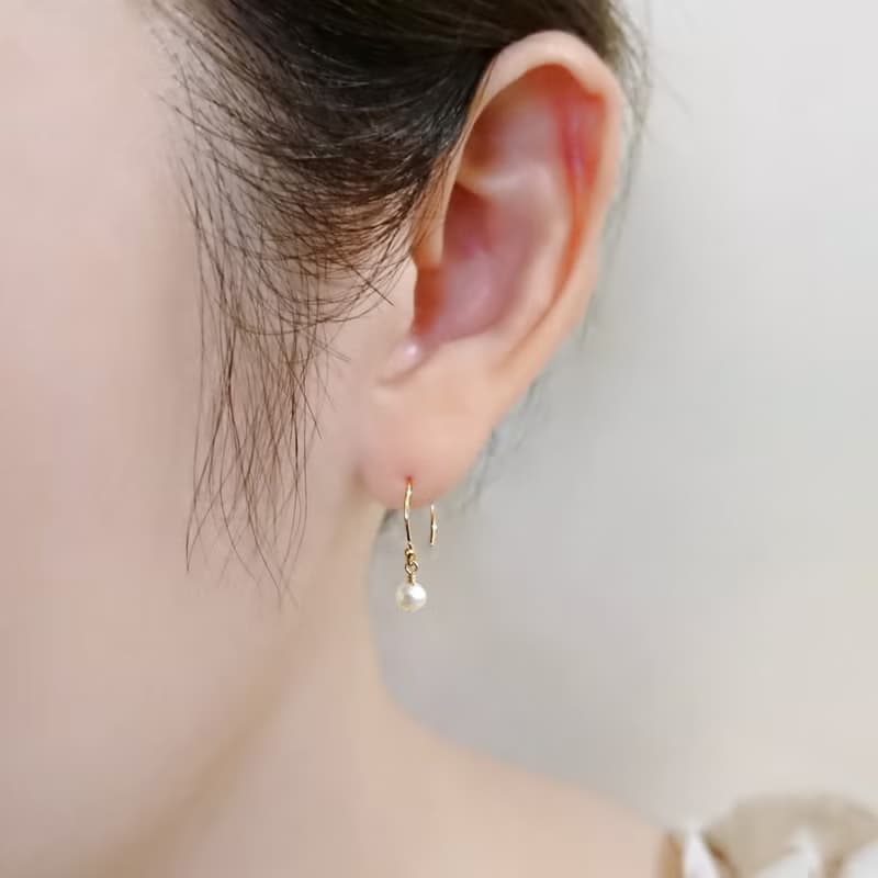 極簡小巧淡水珍珠 14K GF 包金耳環