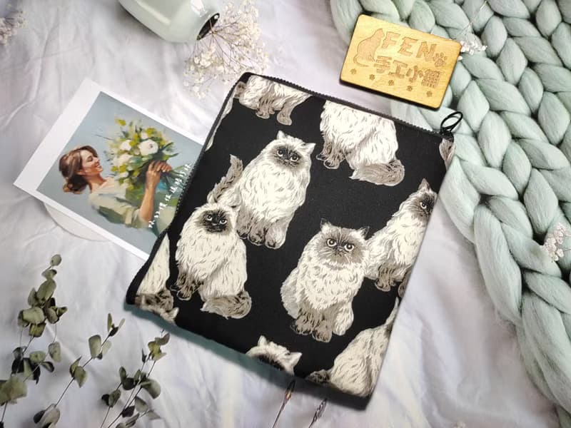 袋物系列-日本厚棉布料黑底暹羅貓L型拉鍊袋加鋪棉-電子書保護套-