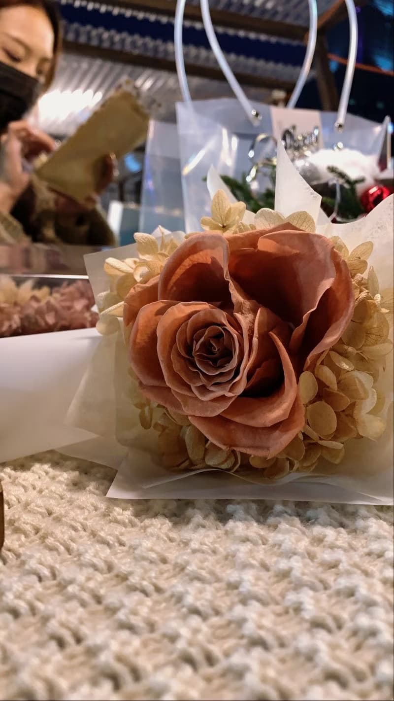 單朵永生玫瑰花束 永生繡球花