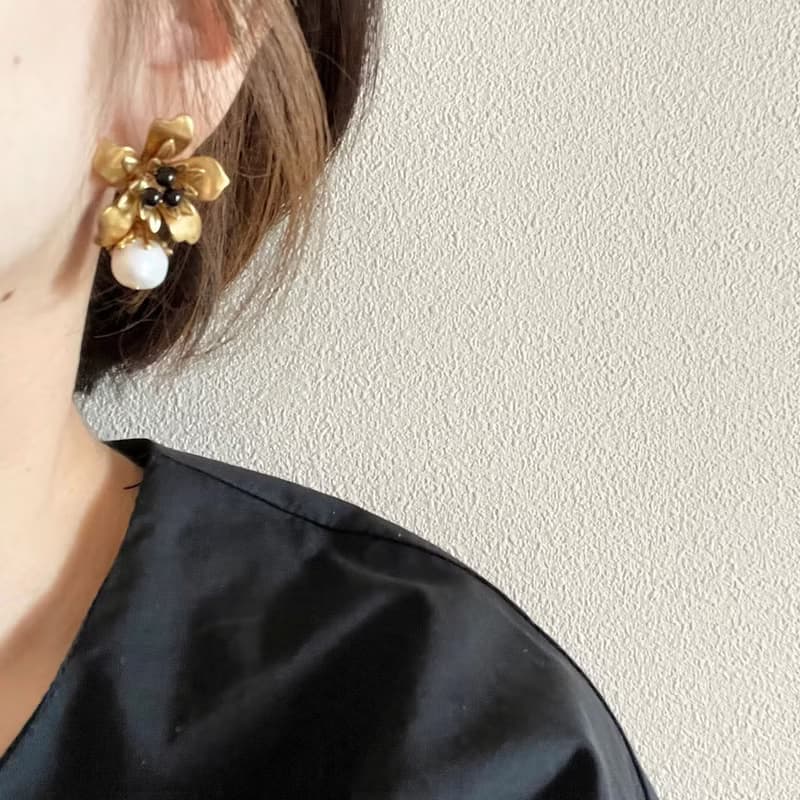 クラシカルフラワー 大粒パールのピアス(イヤリング)