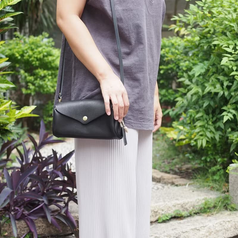 日本職人手工 摺邊多夾層牛皮錢包/側背包Made in Japan by CHAM