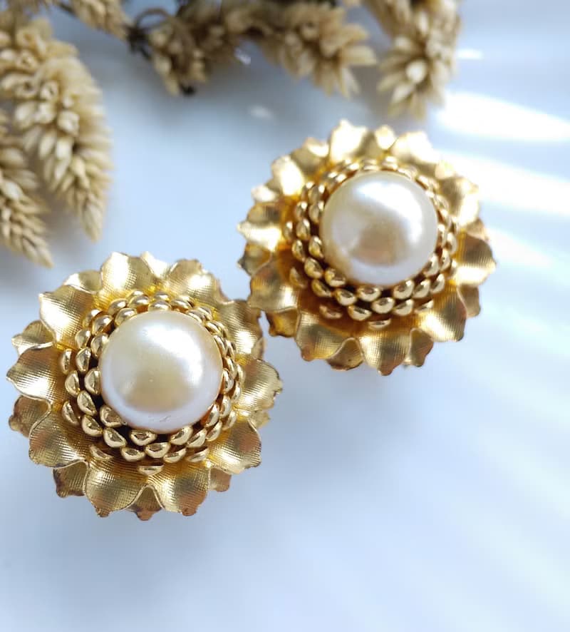 Vintage Jewelry 西洋古董飾品 立體 花形 層疊 仿珠 夾式耳環