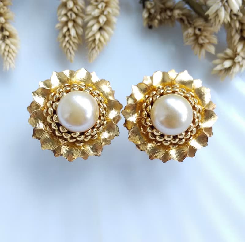 Vintage Jewelry 西洋古董飾品 立體 花形 層疊 仿珠 夾式耳環