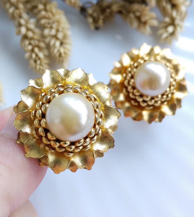 Vintage Jewelry 西洋古董飾品 立體 花形 層疊 仿珠 夾式耳環