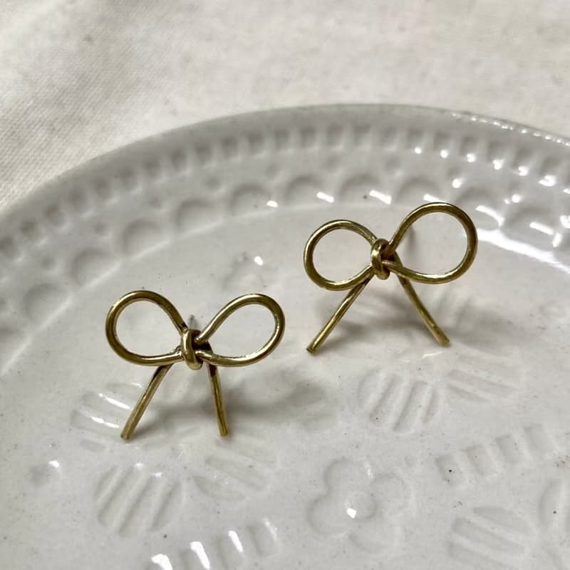 老林雜貨 | 黃銅蝴蝶結小耳環 (針式 / 夾式)