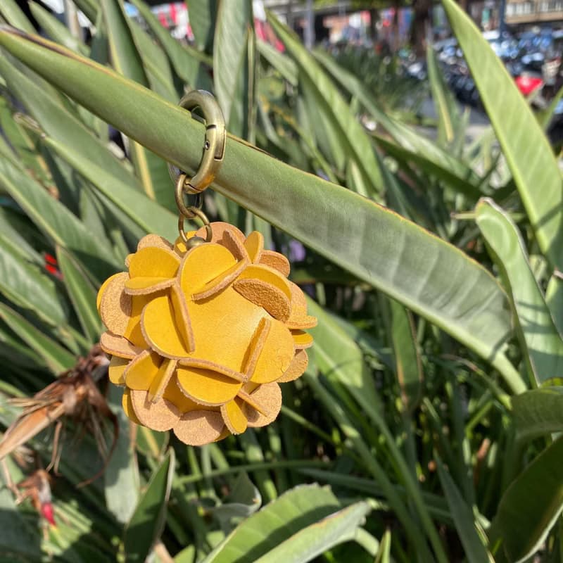 植鞣牛皮繡花球球鑰匙圈 -鮮豔黃 情人節 婚禮小物 吊飾 畢業禮物