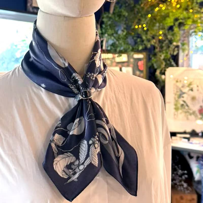 50cm角_silkscarf_キツツキの森柄のシルクスカーフ　ChristalART