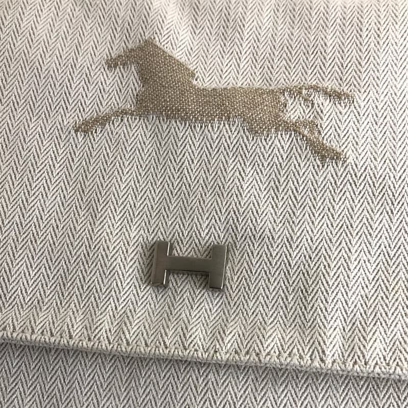 【 日本直送　名牌中古包 】HERMES エルメス Hロゴ ホース キャンバス クラッチバッグ ホワイト vintage ヴィンテージ オールド ui7ee4
