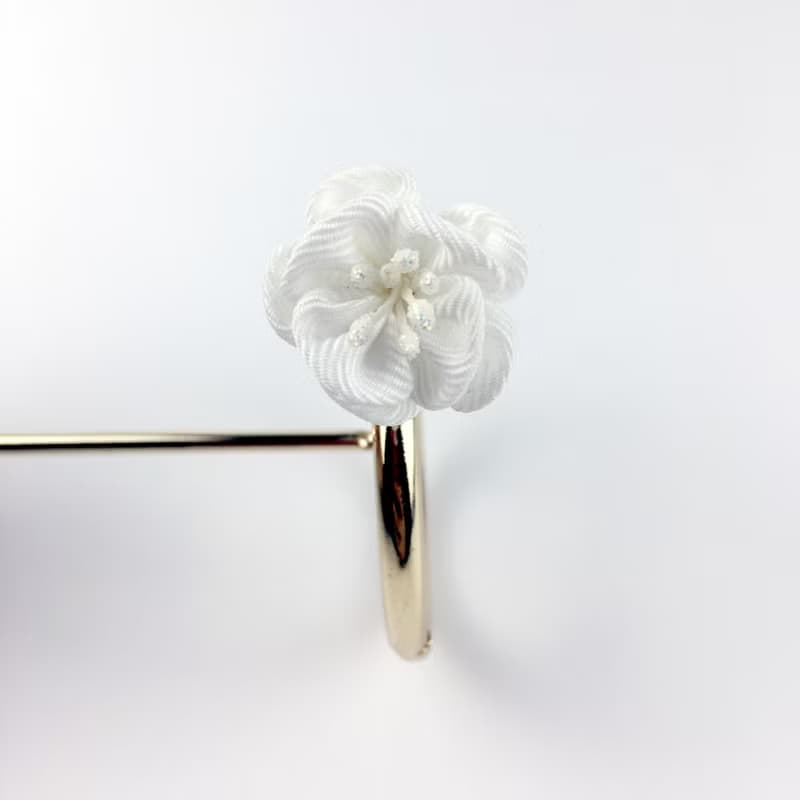 Kaika Ato / 山茶茶-小尊爵白 / 日式和風布花 / つまみ細工 花簪