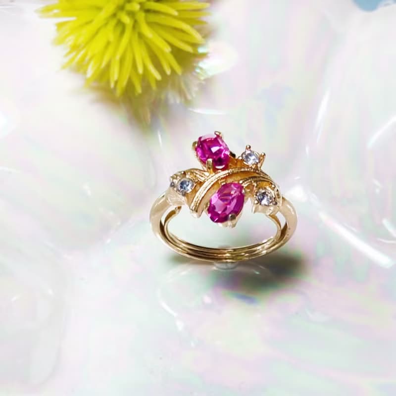【西洋古董飾品】AVON優美小花叢 淺亮桃紅色 萊茵鑽 戒指