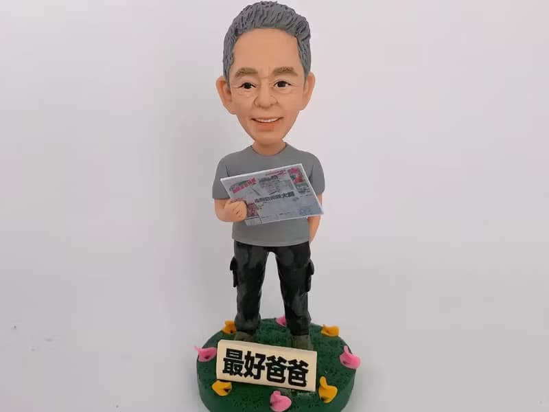【父親大壽公仔】新聞愛好者父親節禮物| 手持報紙父親形象模型