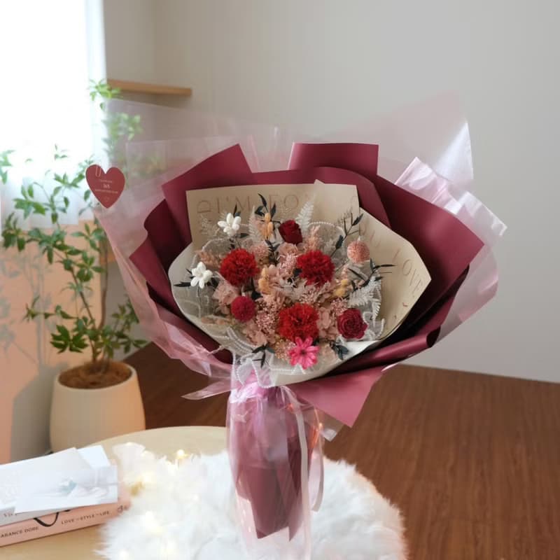 精緻的愛 / 紅色康乃馨永生花束