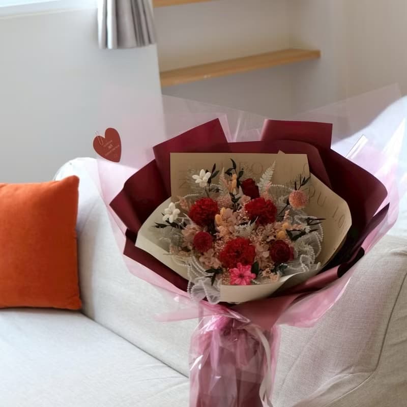 精緻的愛 / 紅色康乃馨永生花束