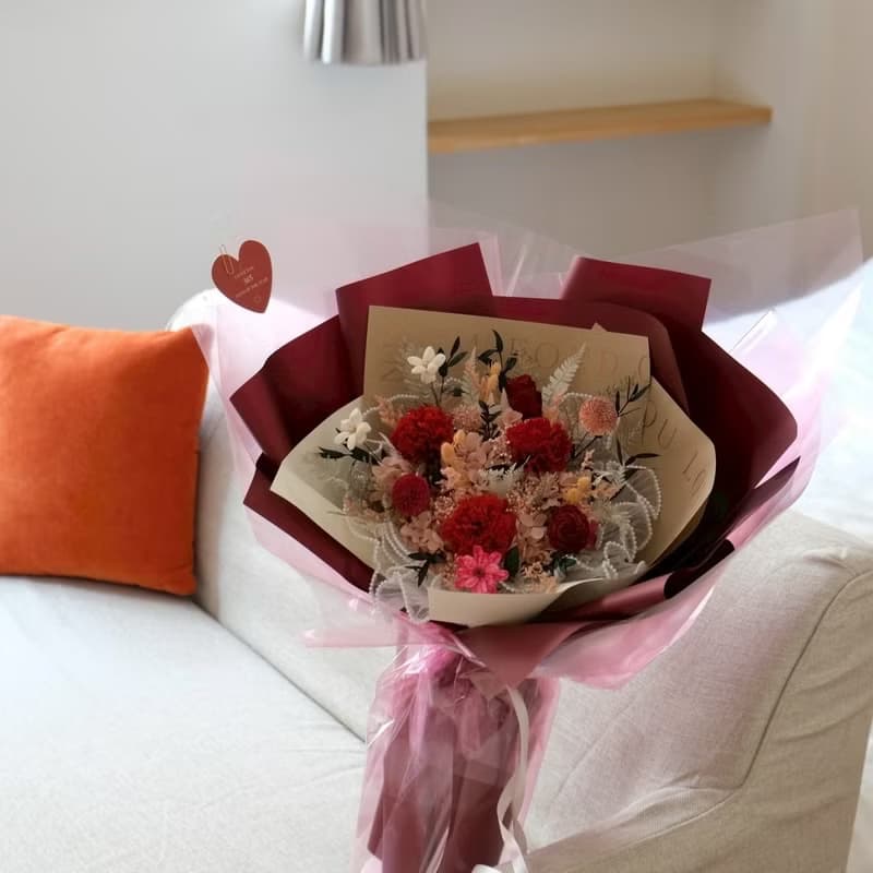 精緻的愛 / 紅色康乃馨永生花束