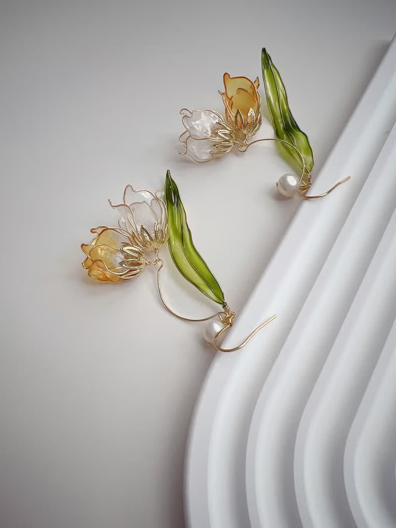 青春歲月 花朵垂墜式樹脂耳環