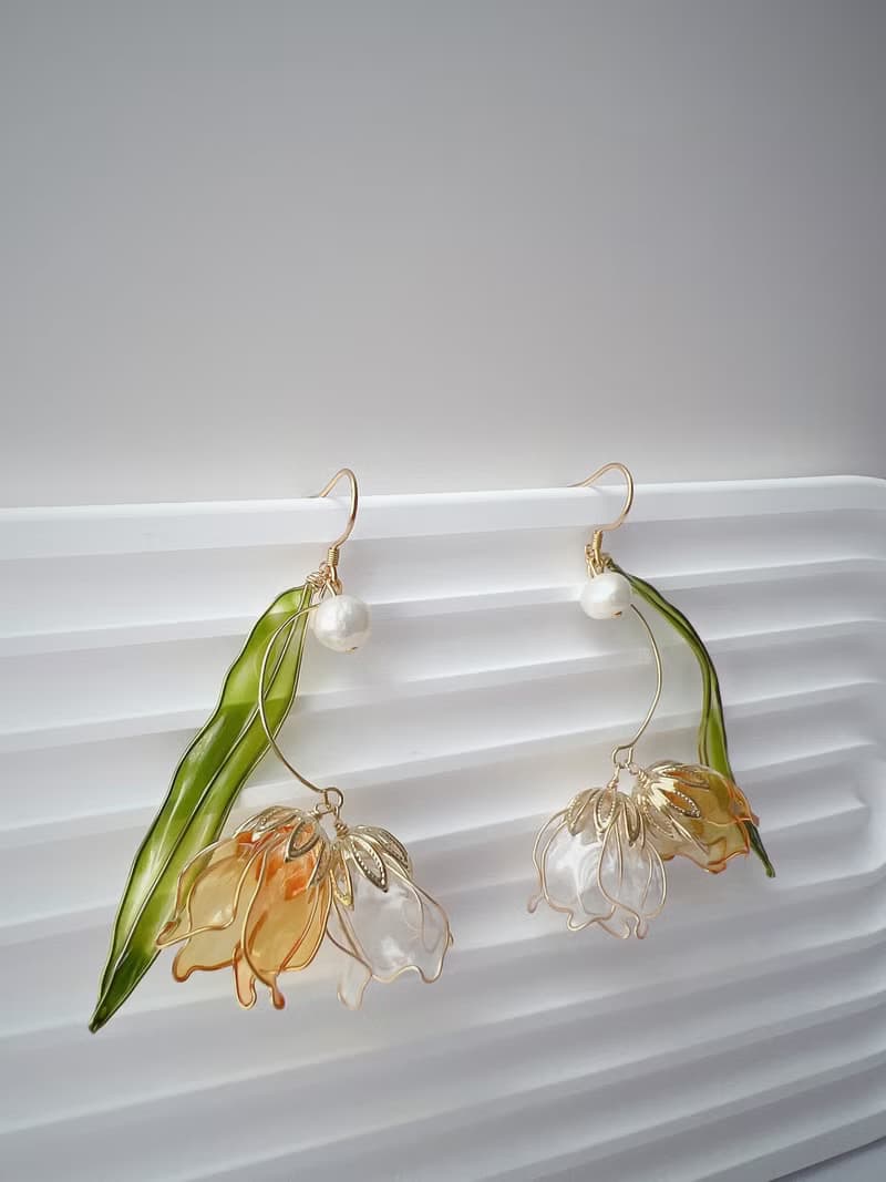 青春歲月 花朵垂墜式樹脂耳環