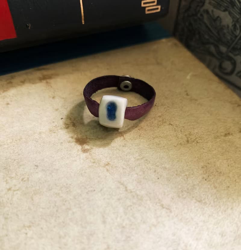 戒指 日本白瓷 自然釉色 無限看不膩色調 真皮革