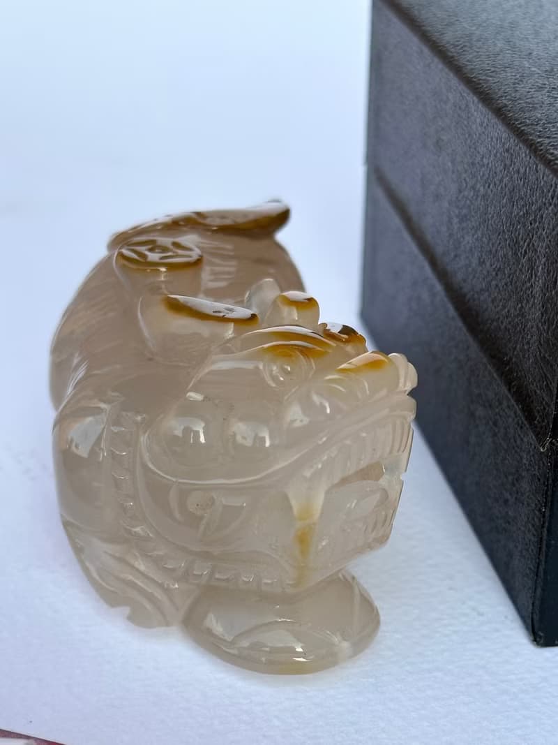 心忱-天然俏色瑪瑙巧雕貔貅擺件 開店禮物 新居禮物 新年禮物