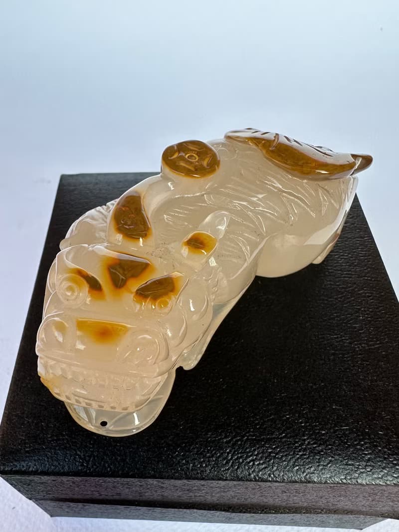 心忱-天然俏色瑪瑙巧雕貔貅擺件 開店禮物 新居禮物 新年禮物