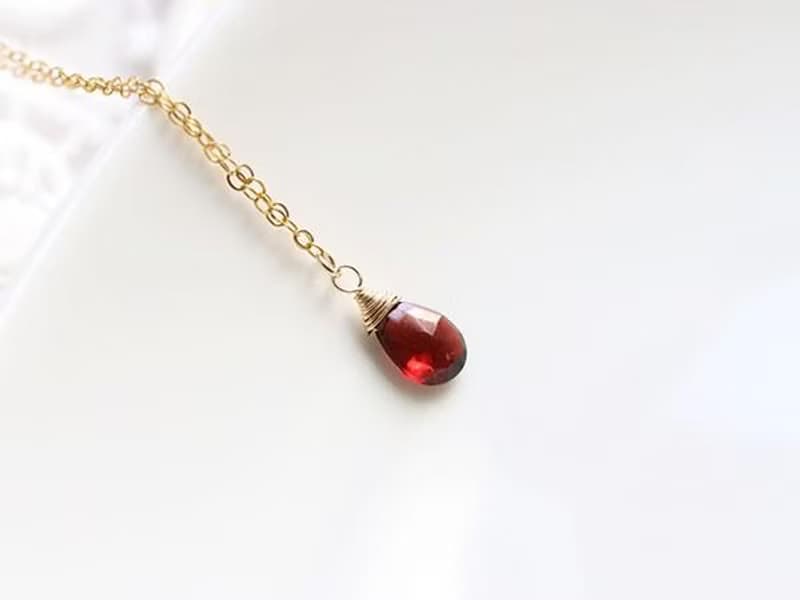 恋愛成就 ガーネット 深紅のネックレス　1月誕生石