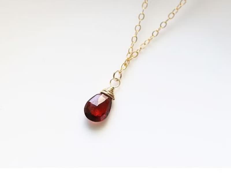 恋愛成就 ガーネット 深紅のネックレス　1月誕生石