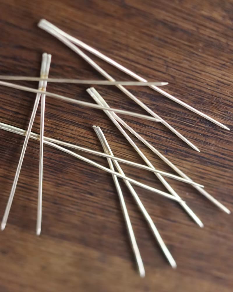 松葉のカタチの真鍮ぴっく