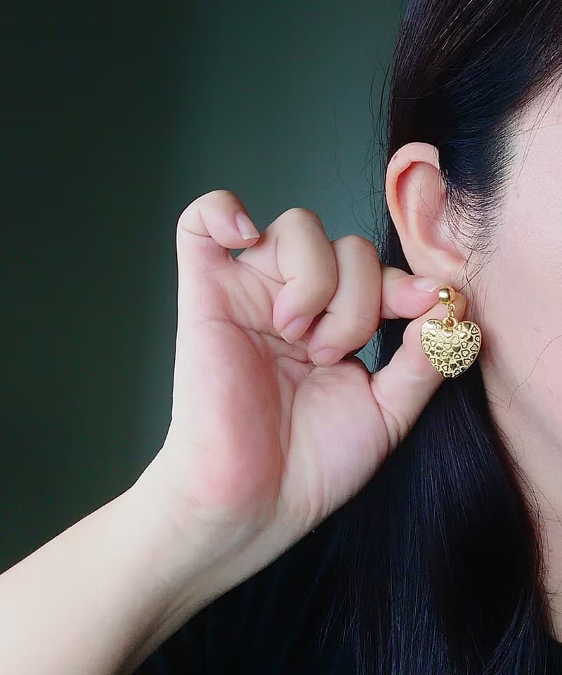 Vintage Jewelry 西洋古董飾品 垂墜 金色調 優雅愛心 針式耳環