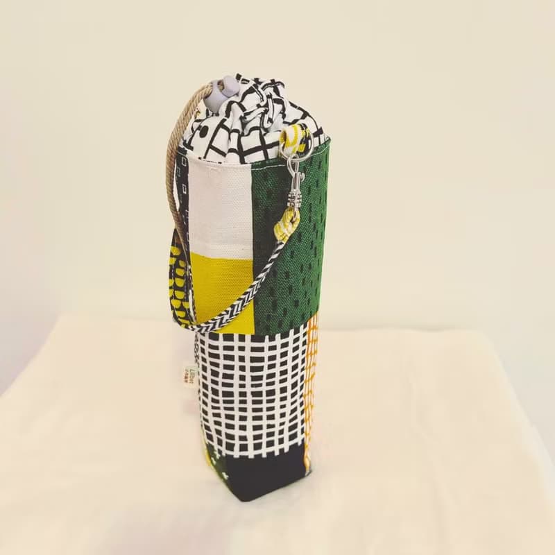 我的保溫瓶有件厚夾克