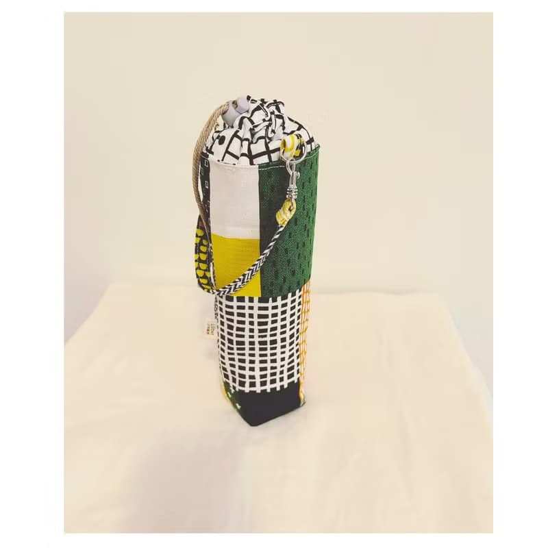 我的保溫瓶有件厚夾克