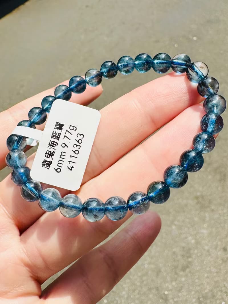 天然魔鬼海藍寶6mm9.77g金屬光澤冥想水晶首選釋放壓力店主自用