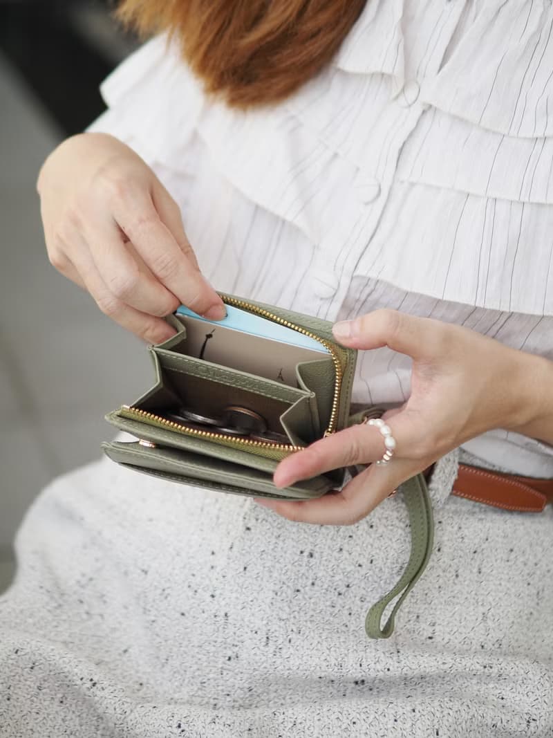 Anna (Pistachio Green): Mini wallet, short wallet, cow leather, Bifold Zipper