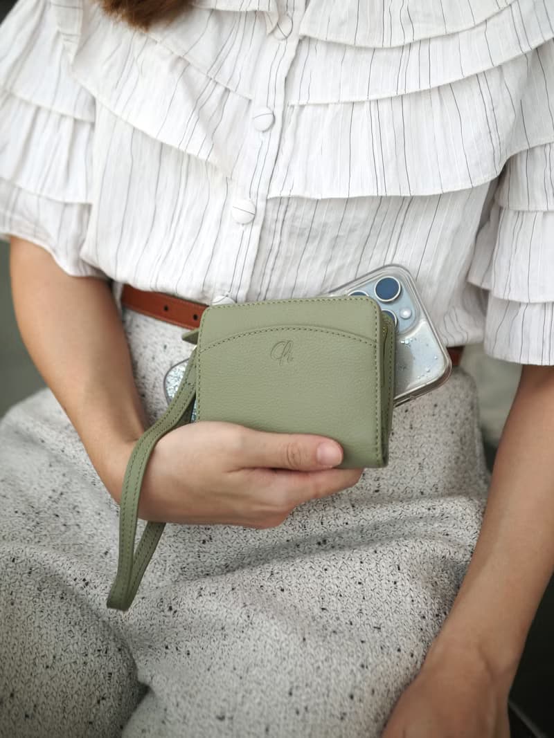 Anna (Pistachio Green): Mini wallet, short wallet, cow leather, Bifold Zipper