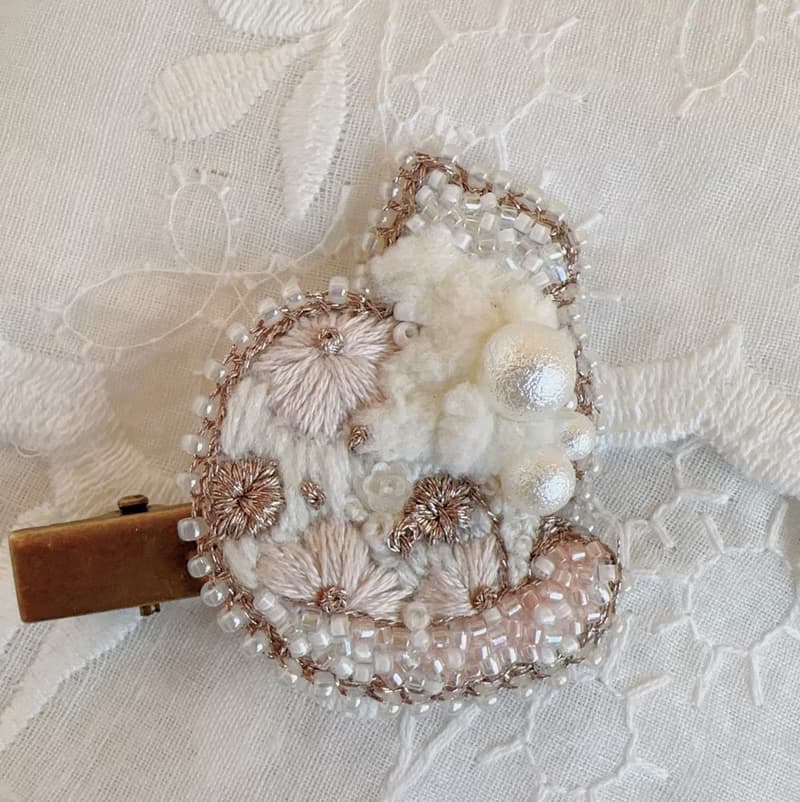 手工刺繡 小白貓Marie胸針/ 耳環/ 髮夾系列